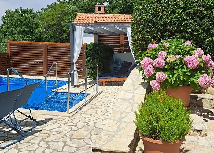 Rustic Apartment Mariva