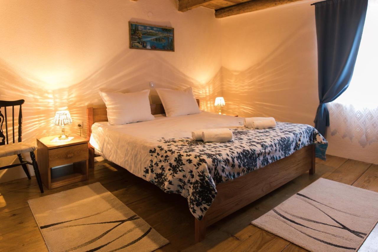 Rustic Mariva *