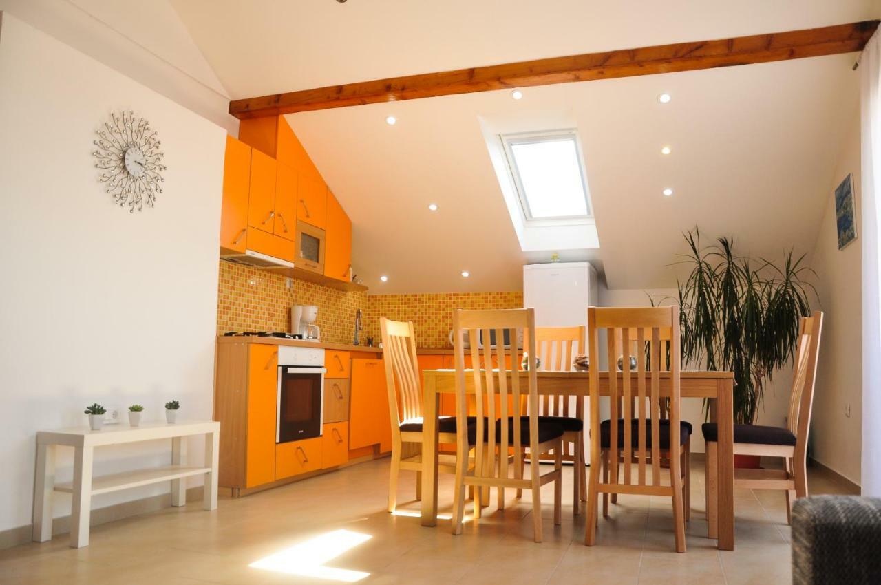 Rustic Mariva Apartment *