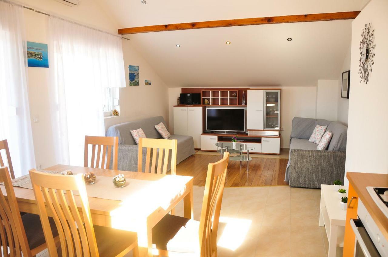 Rustic Mariva Apartment