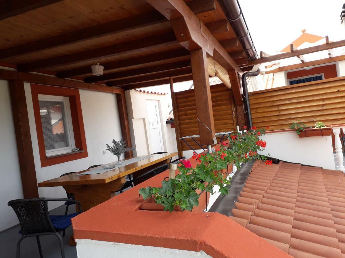 Rustic Mariva *